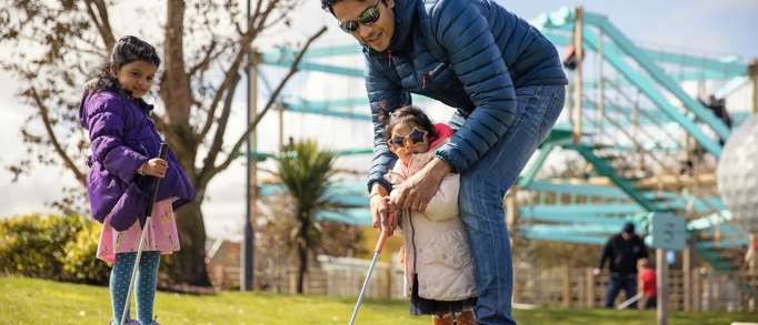 Play crazy golf 