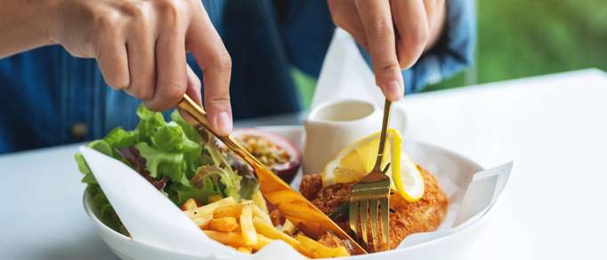 7. Grab a bite at Sea Lane