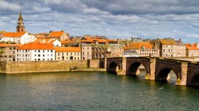 Walking distance to historic town of Berwick-upon-Tweed
