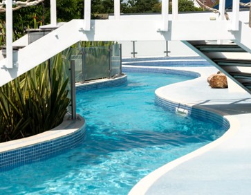 Outdoor lazy river and fountain