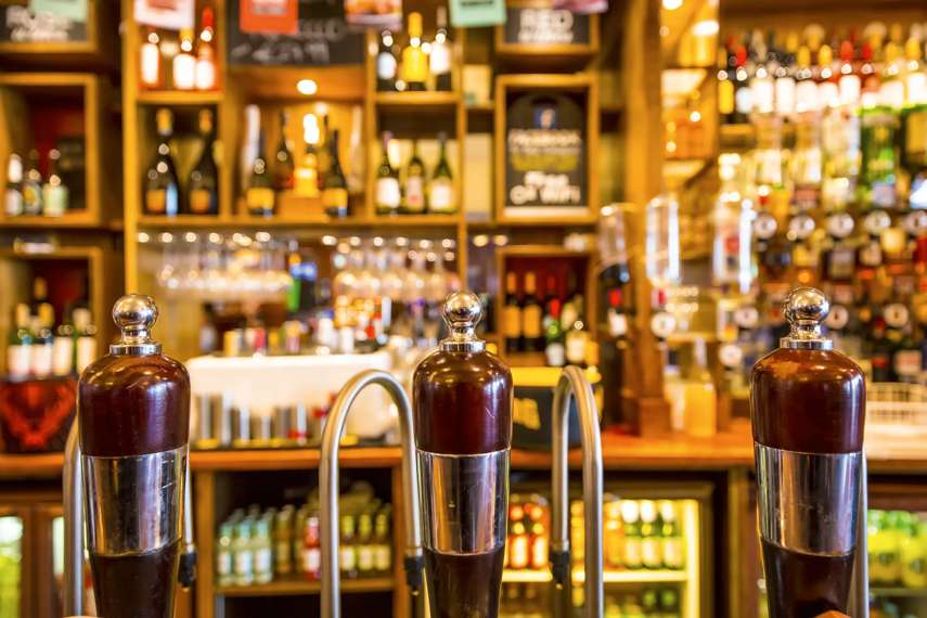 The Apple Inn, Lucker 