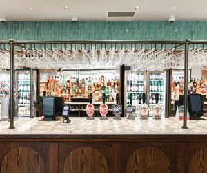View of the pub at J D Wetherspoon at Cleethorpes Beach