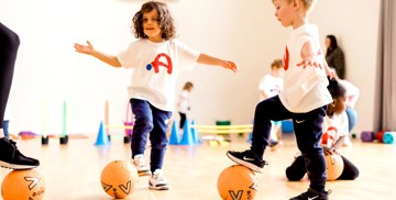 Tots learn about ball games