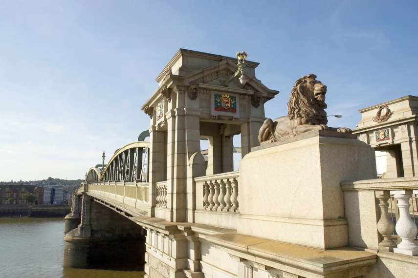 1. Enter the city in style by crossing the Rochester Bridge