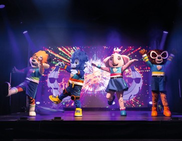 Our magnificent Marina Bar and Stages