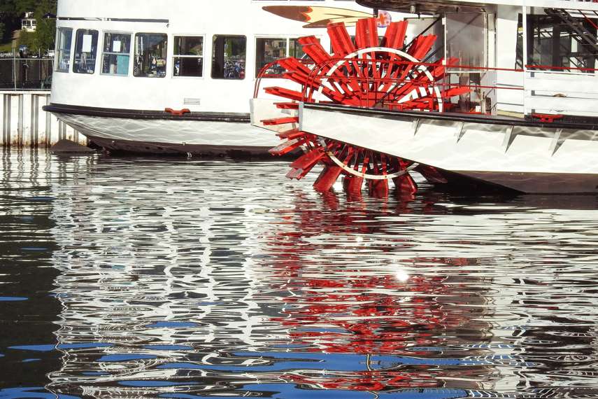 3. Southern Comfort Mississippi Paddle Boat, Horning