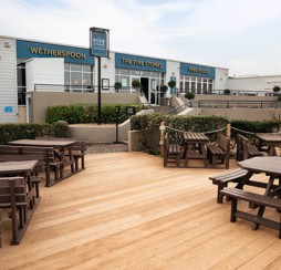 Enjoy food & drink from beloved brands