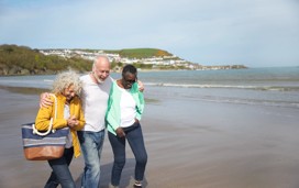 Direct access to dog friendly beach at Quay West