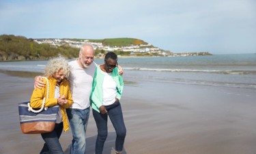 Direct access to dog friendly beach at Quay West