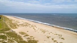 Paths leading from the park to the beach