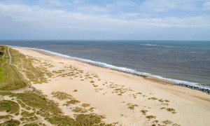 Paths leading from the park to the beach